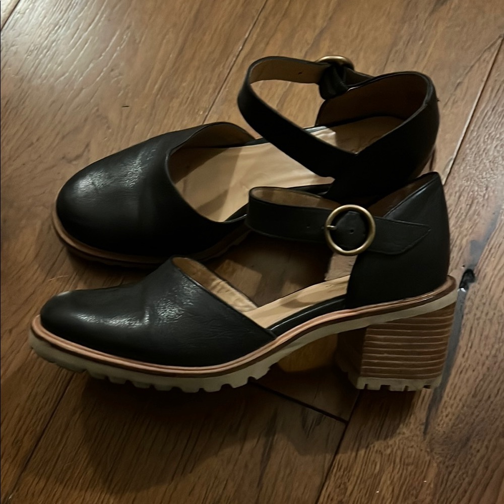 Seychelles Women's Lock and Key Heeled Sandal Size 8.5